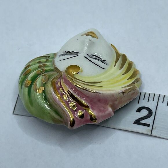 Ceramic mask brooch  - Picture 7 of 9